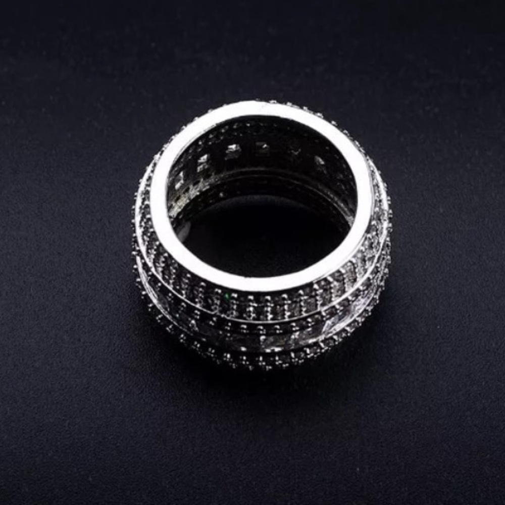 LUXURY 925 STERLING SILVER DIAMOND BAND RING, CUTE RING, SHINY RING. - Picture 5 of 5